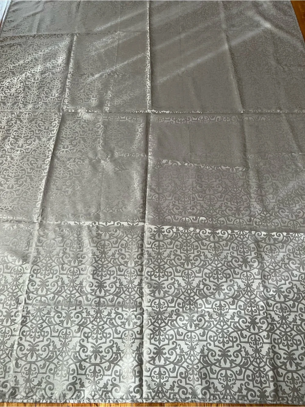 Royal Velvet Tablecloth Rectangular Damask Tan Taupe 60” x 84”